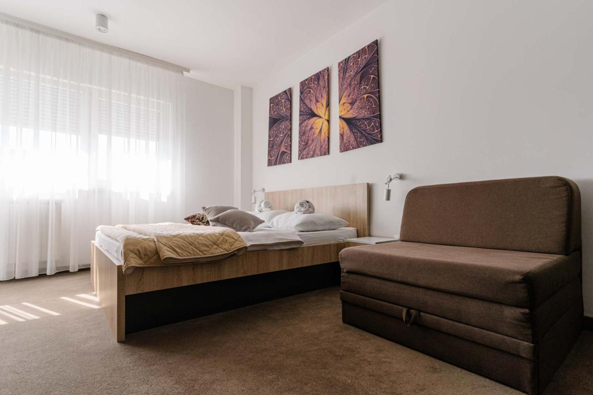 Nar Royalton Accommodation Ni 客房 照片