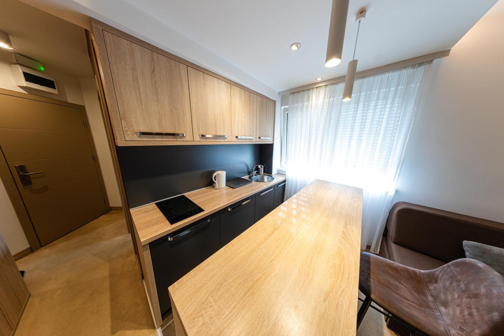 Nar Royalton Accommodation Ni 客房 照片