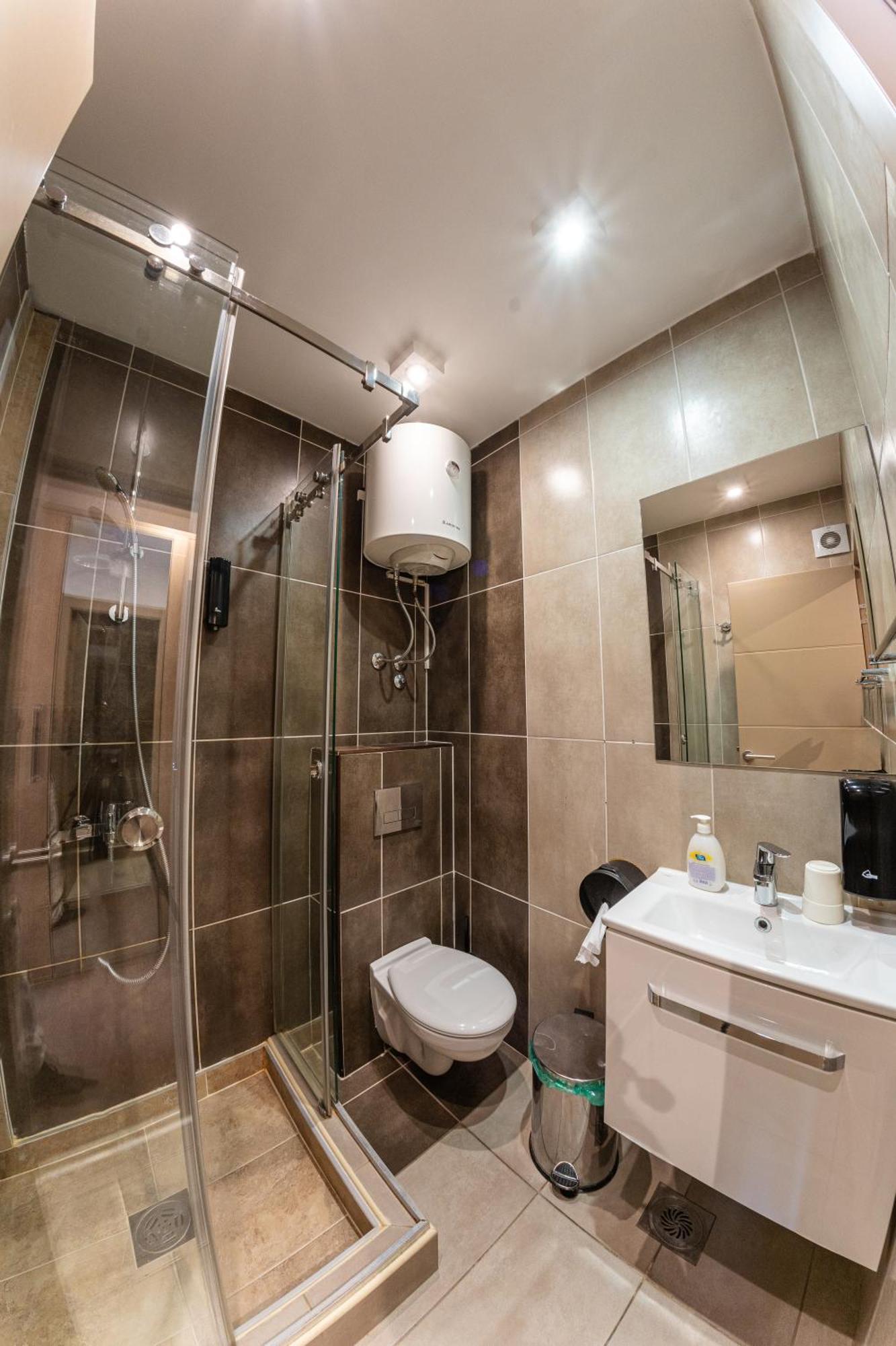Nar Royalton Accommodation Ni 客房 照片