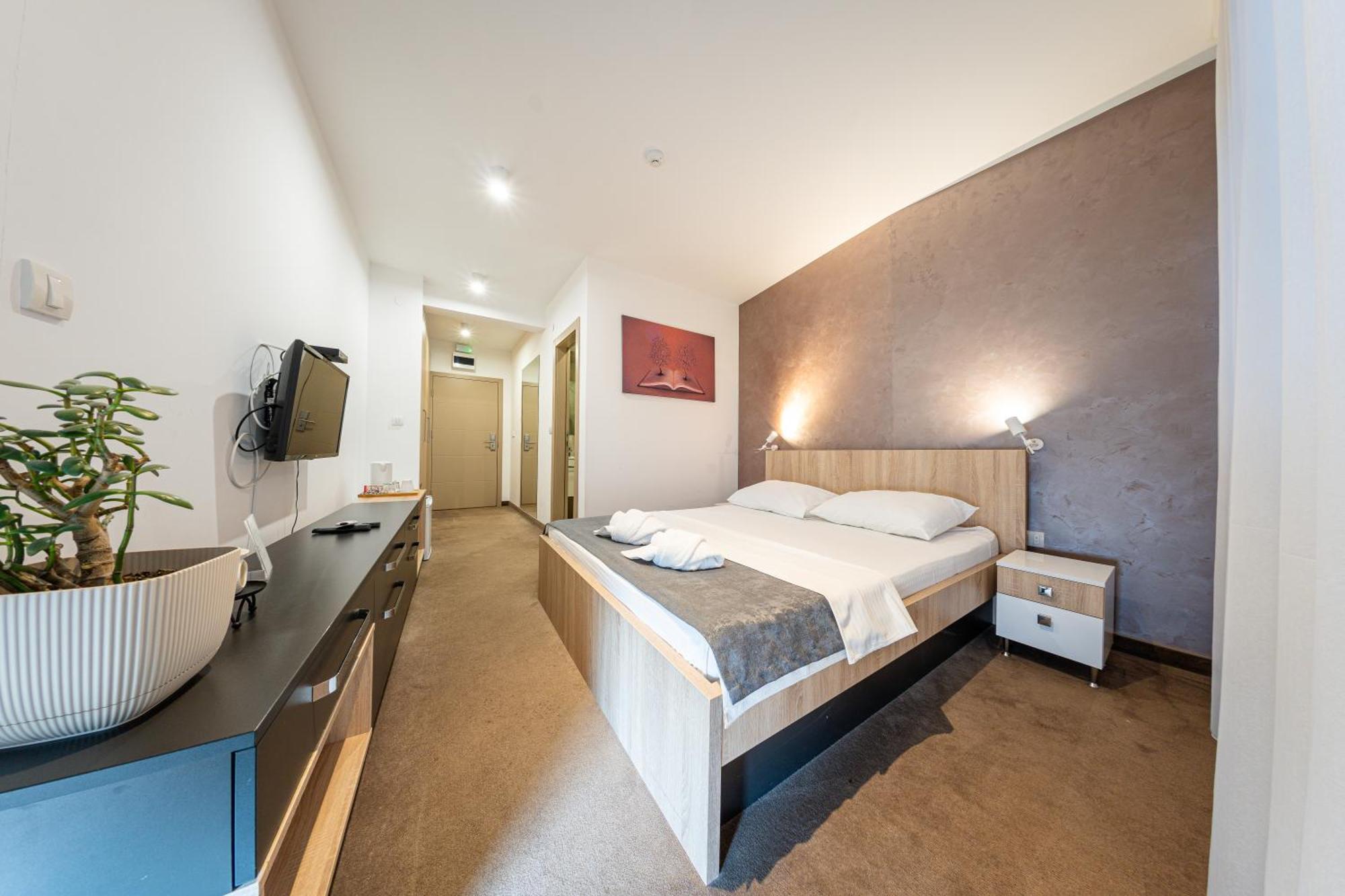 Nar Royalton Accommodation Ni 客房 照片