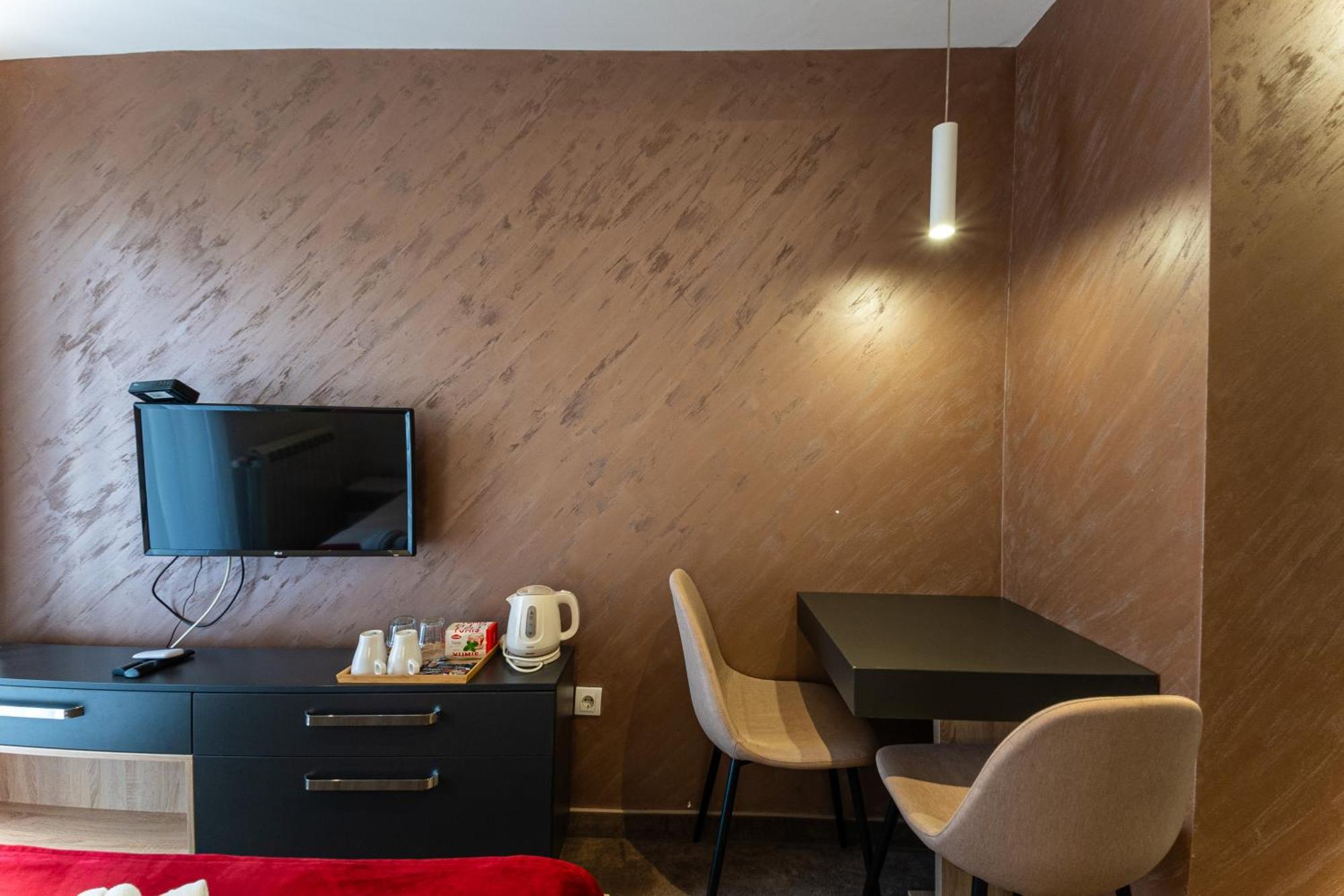Nar Royalton Accommodation Ni 客房 照片