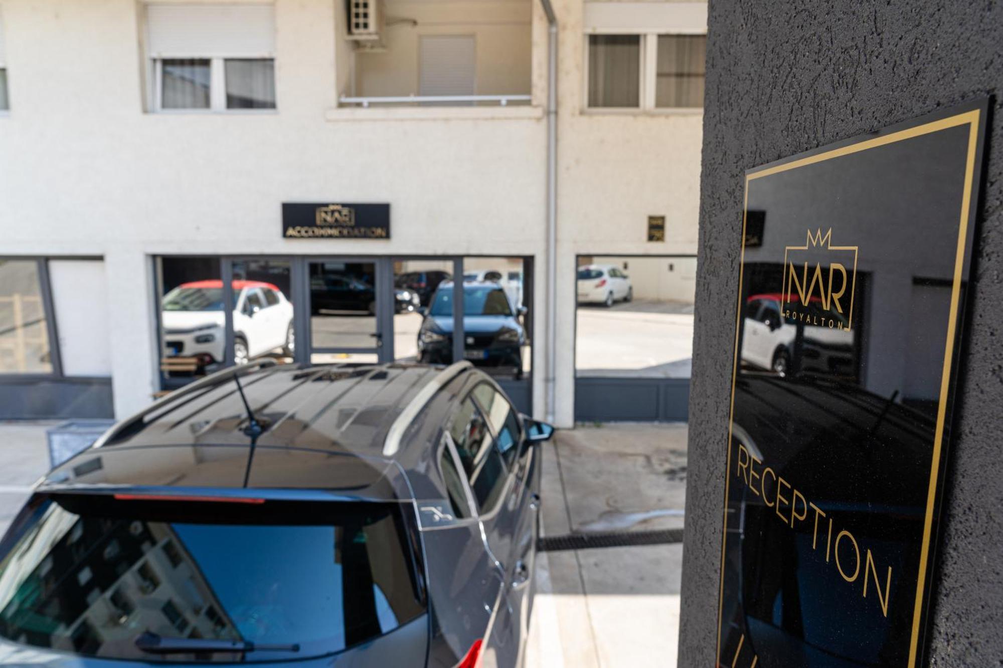 Nar Royalton Accommodation Ni 外观 照片