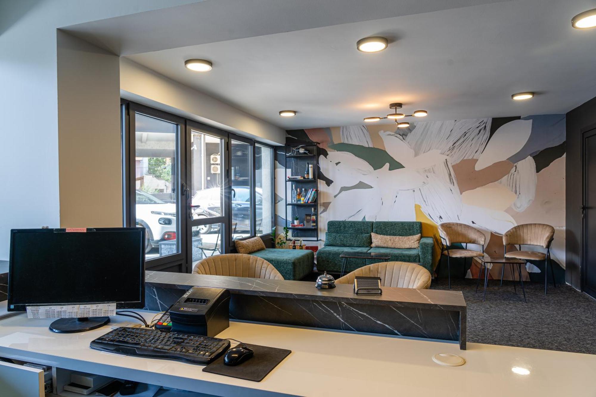 Nar Royalton Accommodation Ni 外观 照片