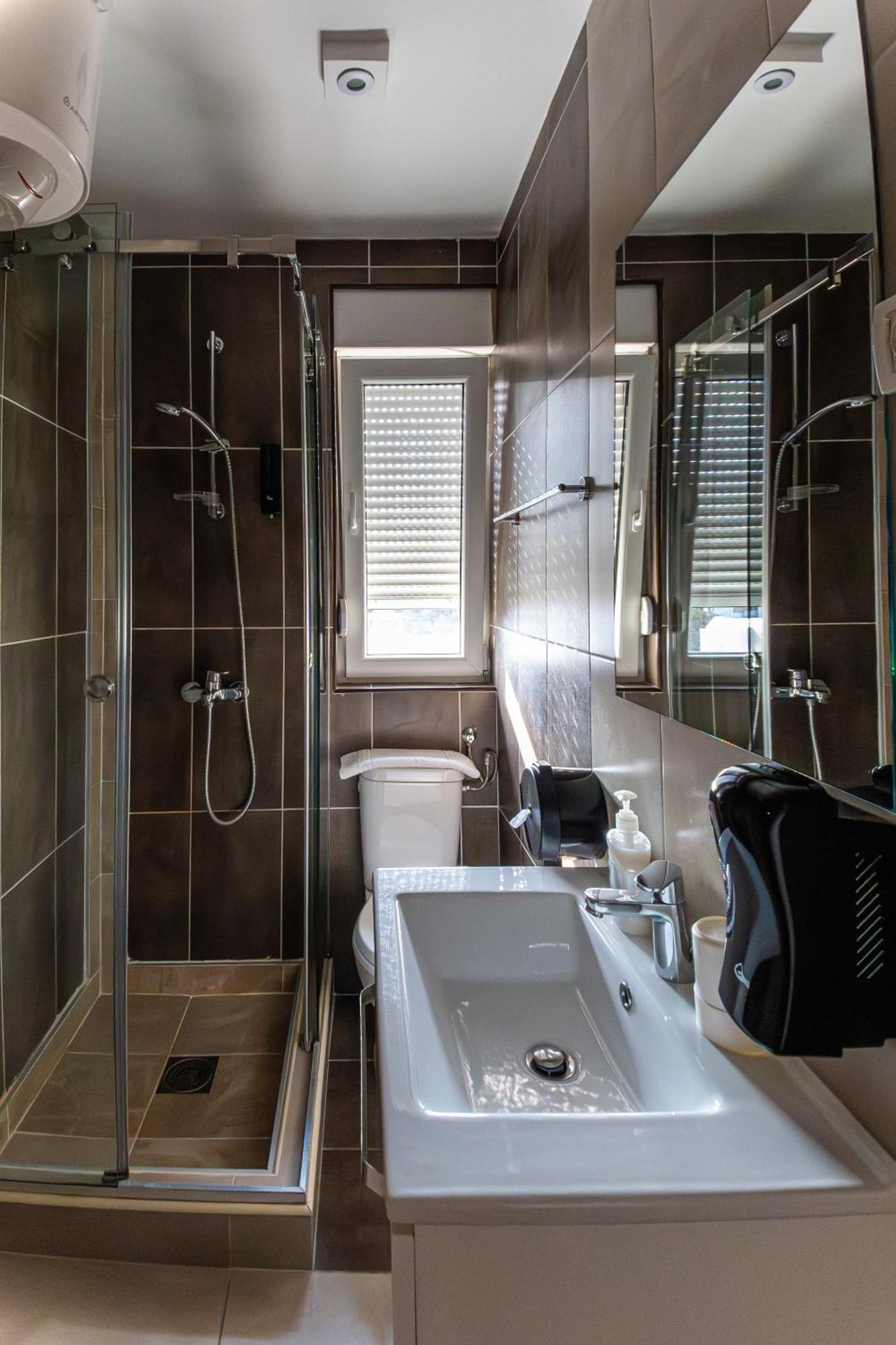 Nar Royalton Accommodation Ni 客房 照片